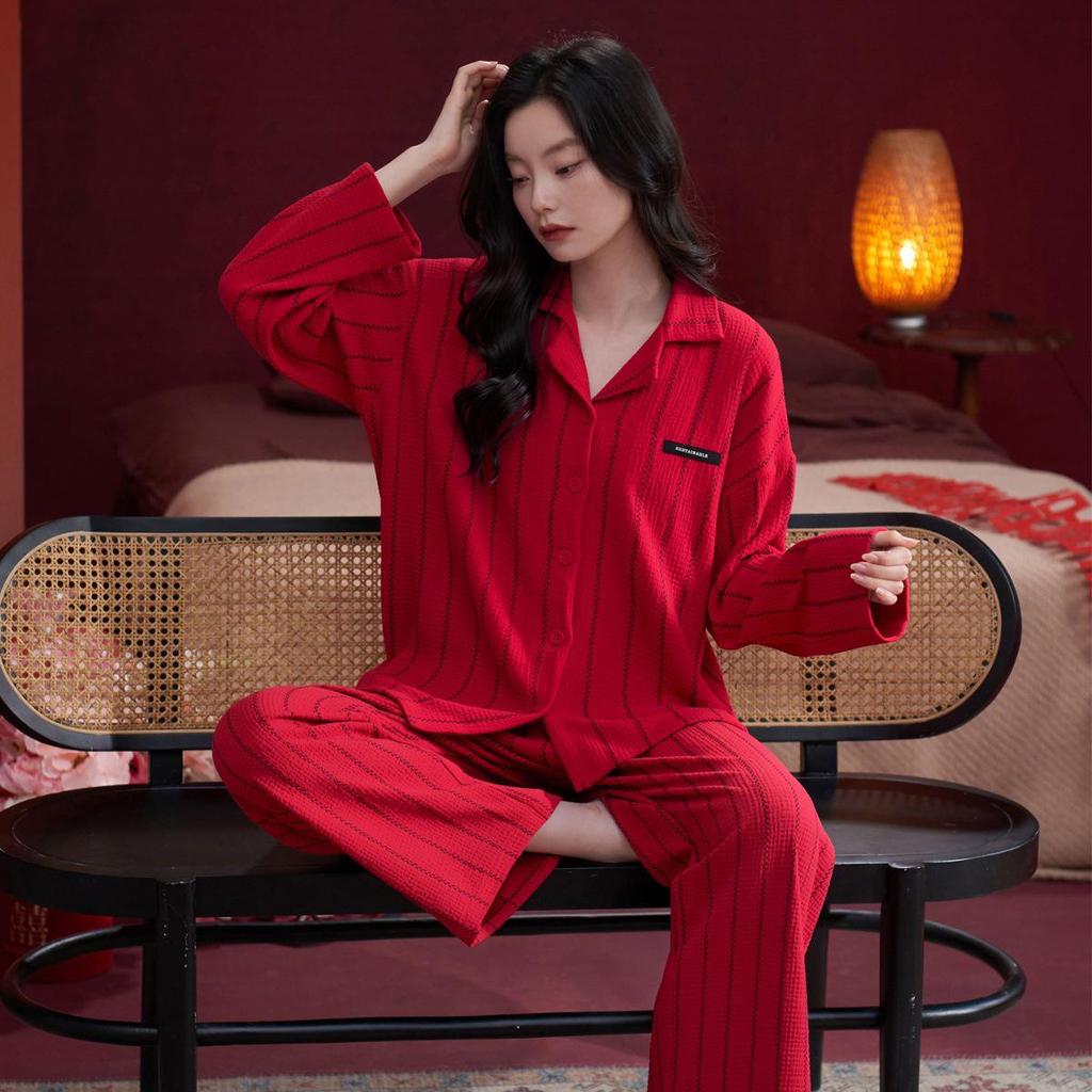 Women's Woven Long Sleeve Pajama Set: Loose Fit for In- or Outdoor Wear