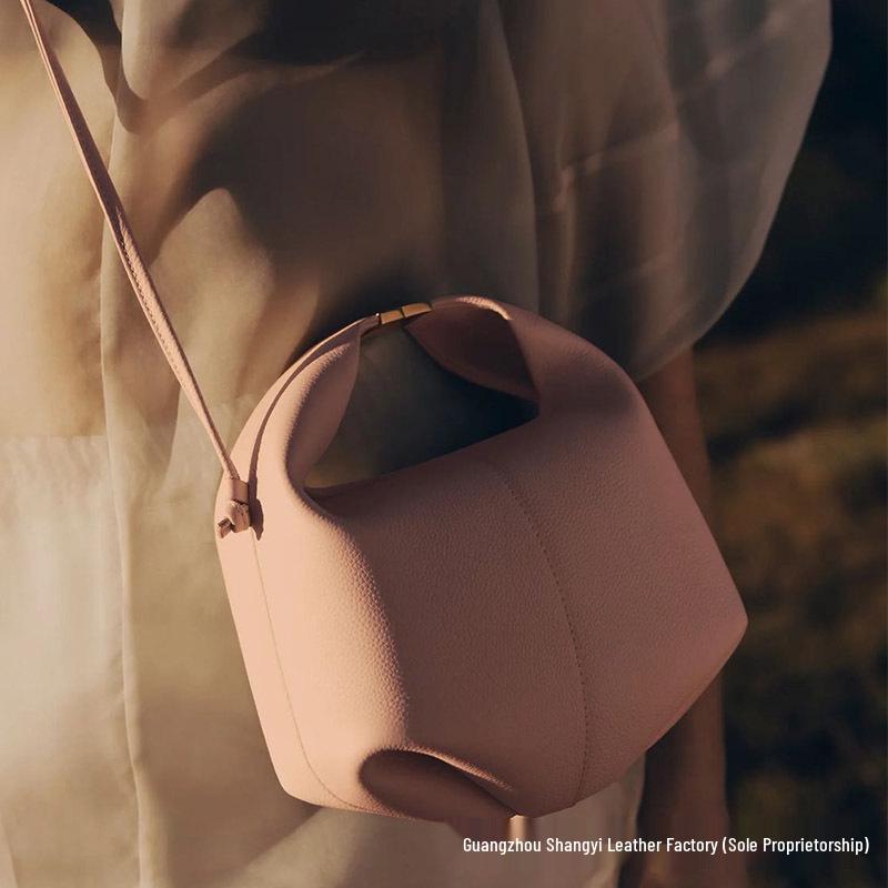 Brand de nișă POEIVE Franța Geantă de lux pentru femei din piele de vacă, de umăr și crossbody cu lanț, tip cutie de prânz