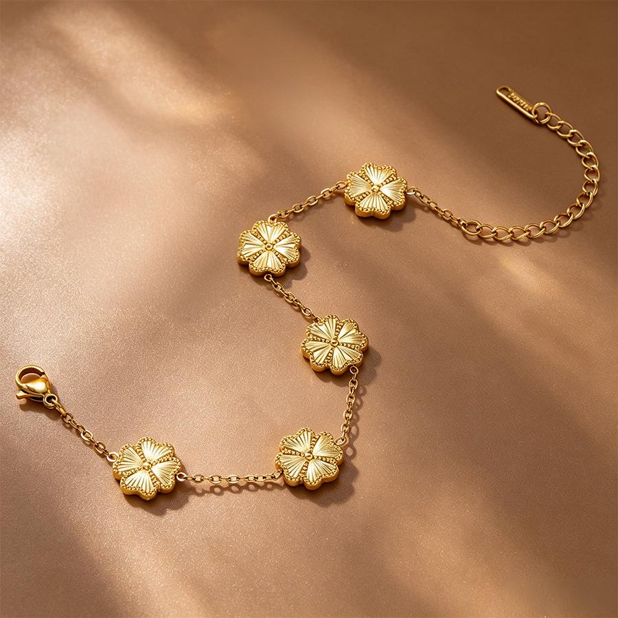 Elegant Gold-Tone Titanium Four-Leaf Clover Bracelet Set - Luxurious and Versatile Fashion Jewelry