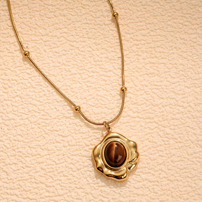 Women's Retro Tiger Eye Pendant Necklace - Luxury Titanium Steel Clavicle Chain, Non-Fading, Versatile Fashion Accessory
