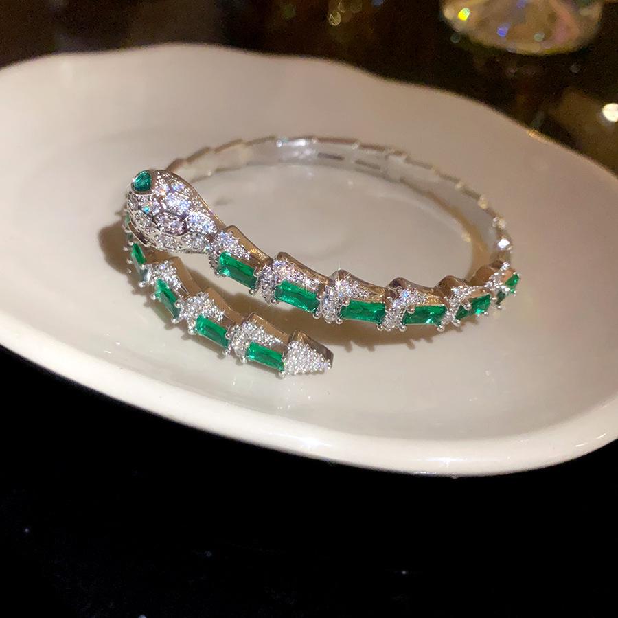 Elegant French Zircon Letter Buckle Bracelet: High-End, Simple & Versatile Fashion Jewelry Design