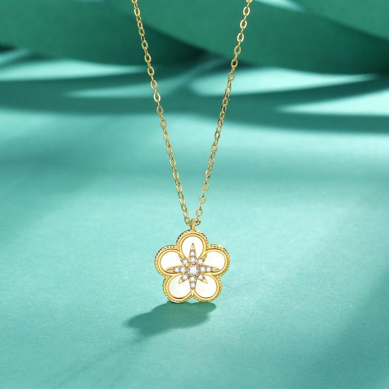 Octagram plum blossom necklace women's niche exquisite fashion high sense ins style pendant necklace gift