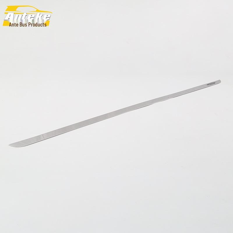 

Compatible with 18 XC60 models, this bright tailgate trim protects the rear trunk from scratches and adds a decorative touch.