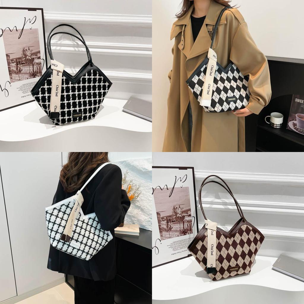 Trendy Fashionable Large Capacity Bucket Bag For Women With Chic Design And Comfort