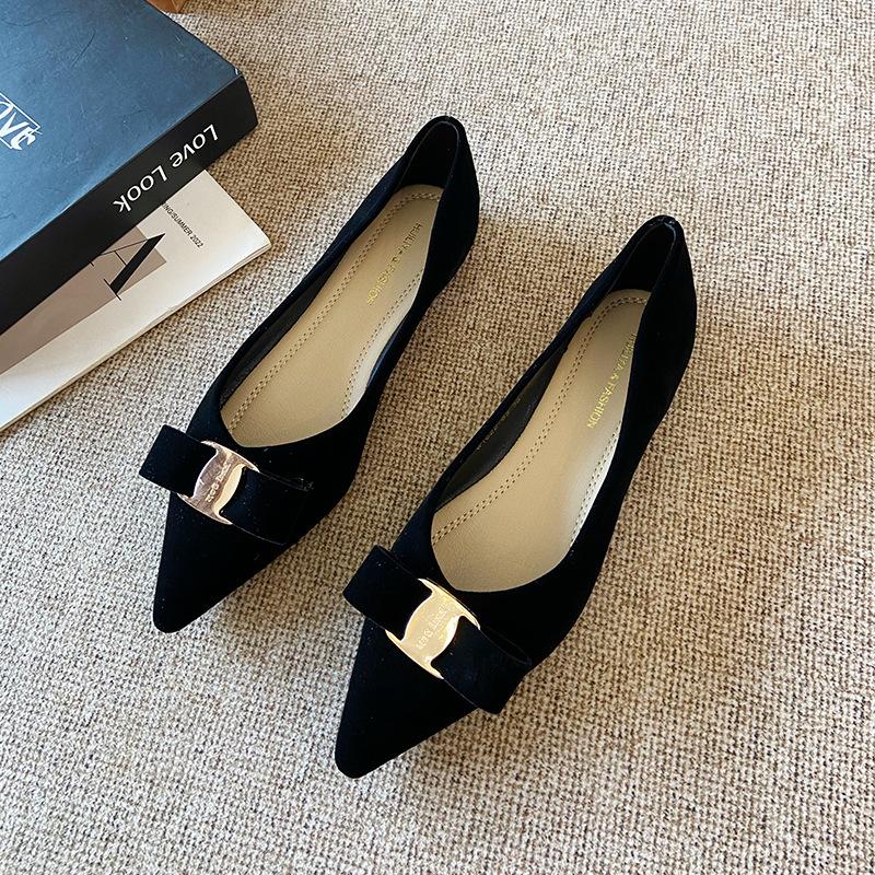 

W1022-95 women s shoes French rhinestone pointed flat-soled single shoes women s spring and autumn ladyshoes retro shallow mouth versatile grandma sh 40 чорний
