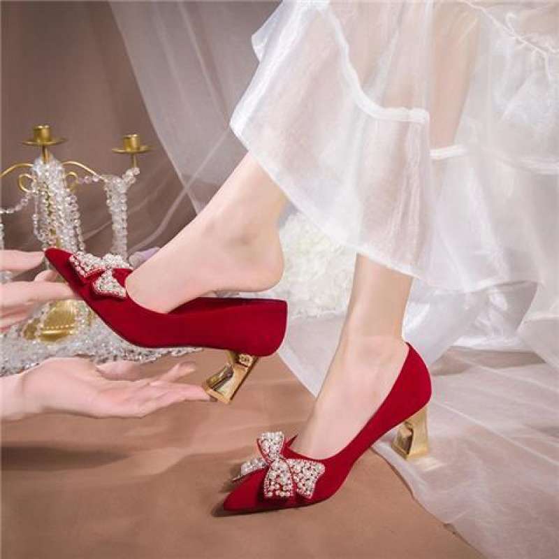 Red wedding shoes women's flat 2025 new bridal shoes are not tired, pregnant women can wear Chinese-style Xiuhe wedding shoes