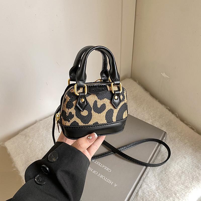 Childrens Handbag Stylish With Exquisite Shell Shape And Trendy Designs For School Play And