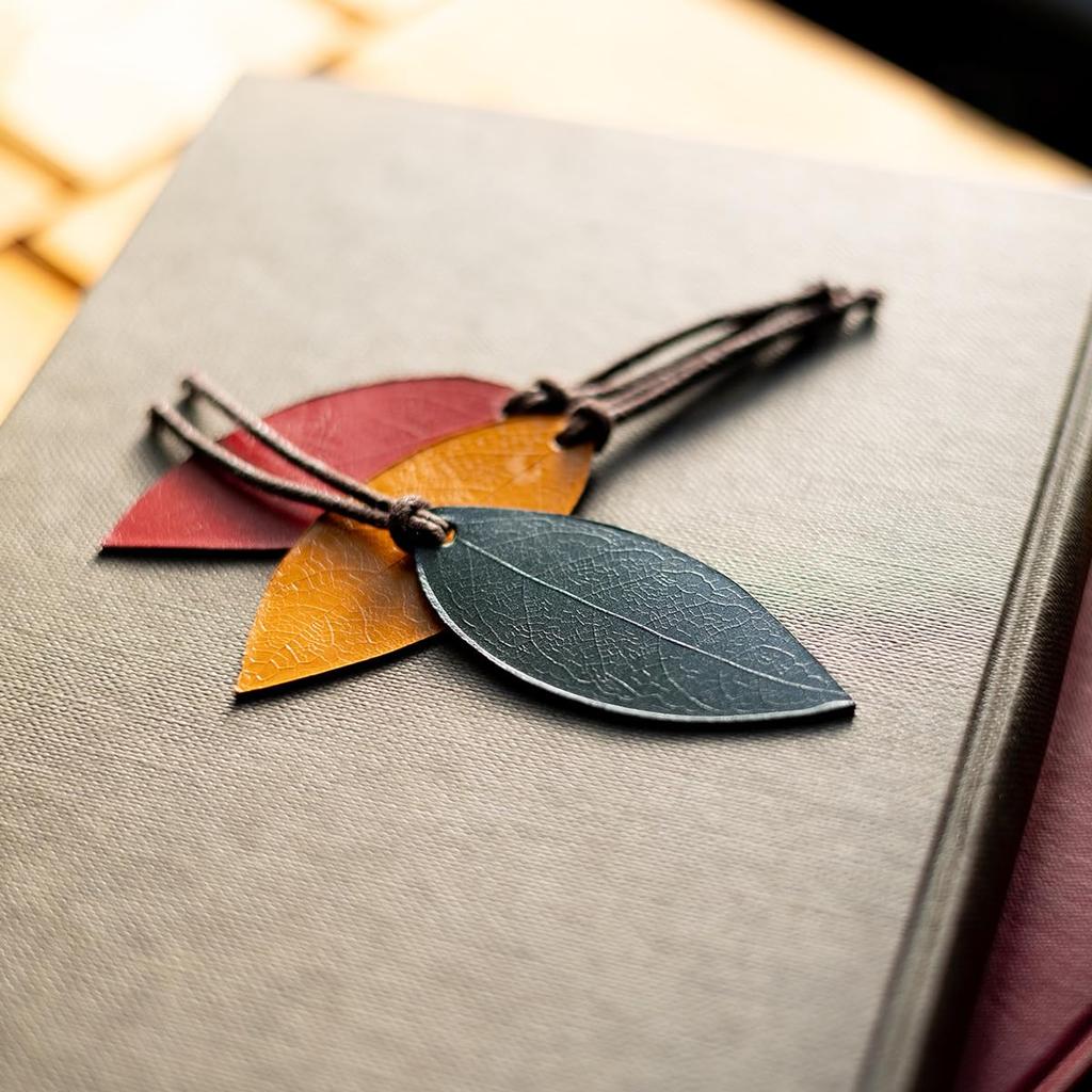 Lurverri Leaf Made of Genuine Italian Perfect for Stylish Leaf Perfect as a or Everyday Green Bookmark, Design, Leather, Reading, Ornament, Gift,