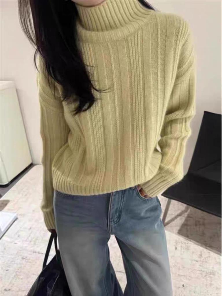 European High-End Women's Thick Ribbed Turtleneck Sweater - Loose Fit, Short, Autumn/Winter Knitwear