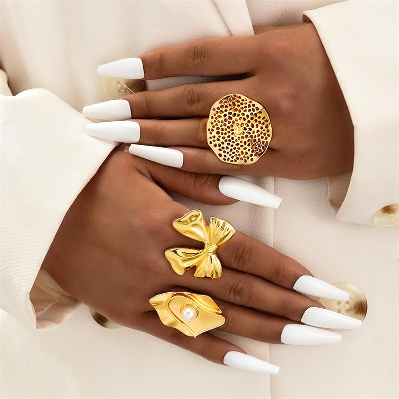 

Exaggerated Gold Color Flower Geometric Open Ring Set for Women Personality Imitation Pearl Round Finger Ring Party Zircon Gift