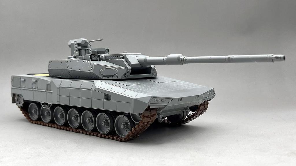 Amusing Hobby 1/35 Leopard 2 A-RC 3.0 Next-Generation Main Battle Tank Plastic Model AMH35A062 (Tank)