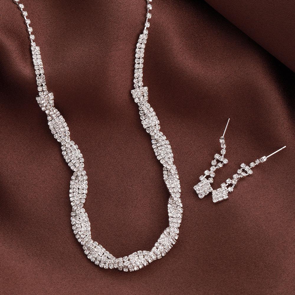 European & American Full Diamond Bridal Necklace & Claw Chain Set - Elegant Wedding Dress Accessories