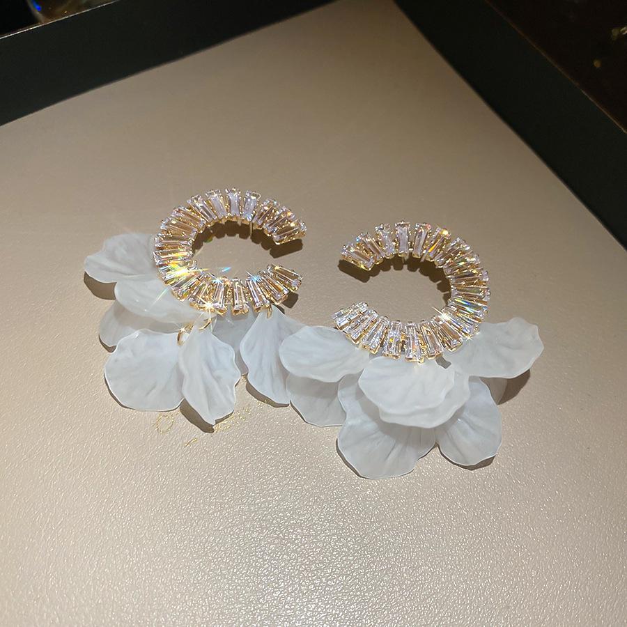 Gold-Plated Vintage Bow Pearl Earrings - Luxury Niche Design Stud Jewelry