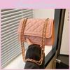 Stilvolle und trendige kleine Schultertasche für Damen in Schwarz, Weiß, Rosa und Khaki mit schickem Design