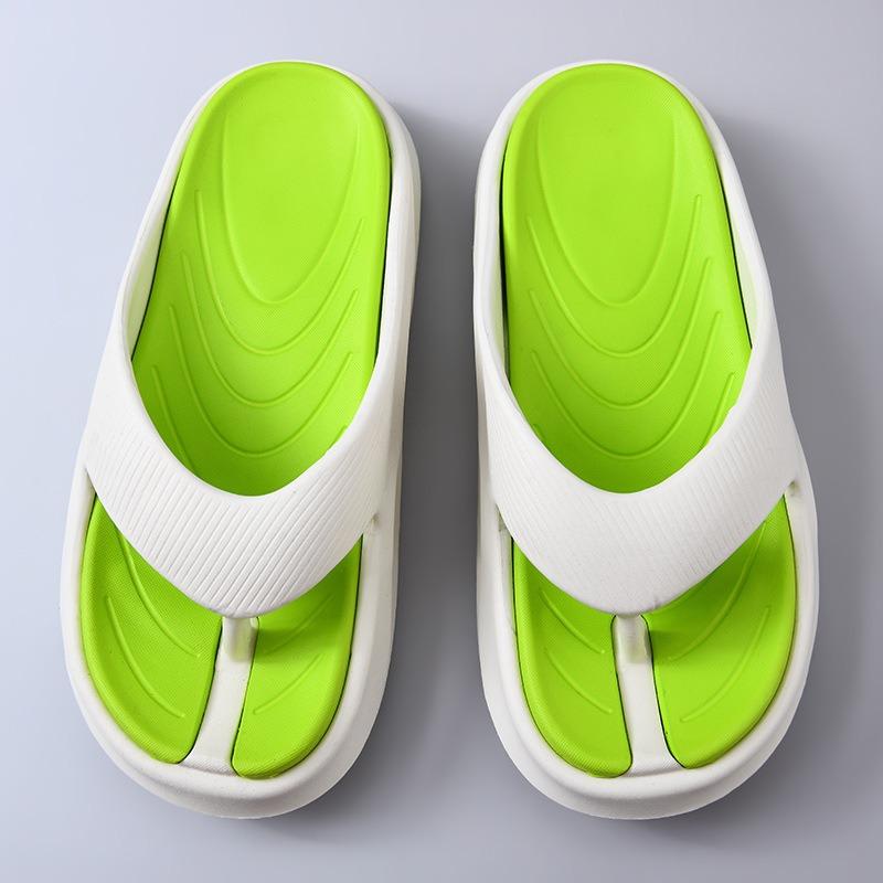 Summer New Men's Flip-flops Are Wear-resistant and Non-slip, and Casual Beach Slippers Can Be Worn Outside.