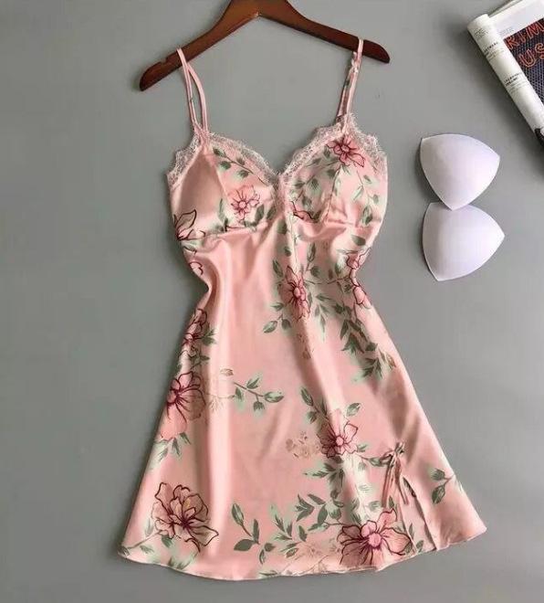 Black Lace Padded Camisole Nightgown - Sexy Hollowed-Out Sleepwear for Summer Nights