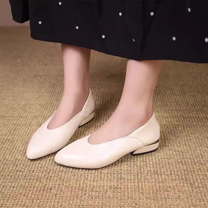 Autumn new flat bottom soft surface low heel comfortable versatile light mouth retro simple two wear beans