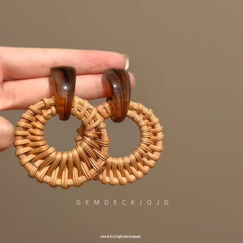 Silver Needle Round Resin Rattan Woven Earrings - Light Luxury High-End Studs, Fashionable Temperament Design