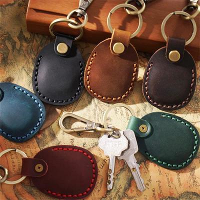 Custodia Protettiva in Pelle per AirTag Disponibile con Portachiavi e Porta Tesserino di Accesso