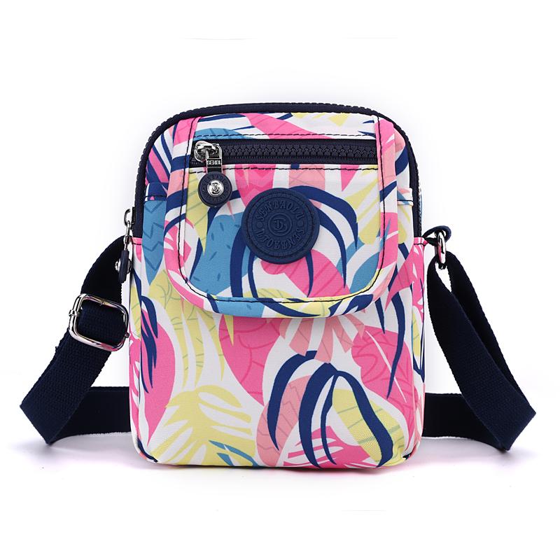 

Маленька сумка з нейлоновим принтом Сумка для матері Сумка через плече Жіноча сумка середнього віку