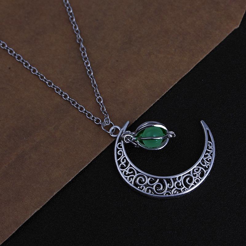 4-Color Glow-in-the-Dark Moon & Pumpkin Pendant Necklace - Christmas & Halloween Gift
