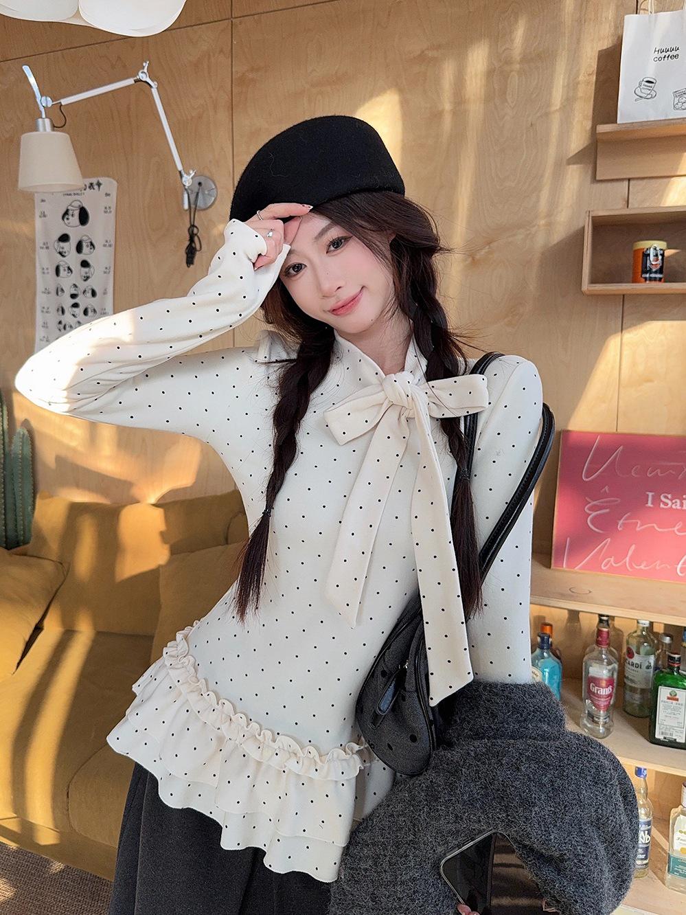 

Black Polka Dot Slim Fit Fleece-Lined Lace-Up Base Shirt with Korean-Style Layering for Women Medium