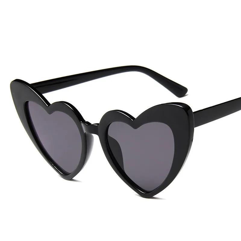 Fashion Plastic Women Heart Oversized Sunglasses Retro Brand Designer Vintage Gradient Cat Eye Sexy Female Sunglasses UV400