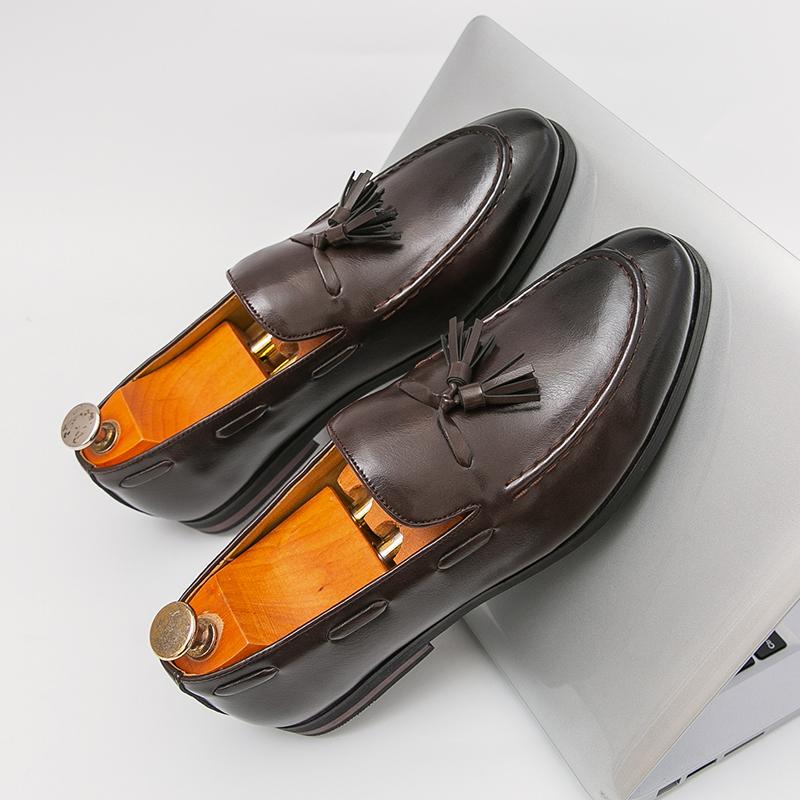 Fashion Classic Men Fringed Shoes Dark Brown Men Casual Comfortable and Fashionable Pointed-toe Small Leather Shoes Size 38-46 Men Shoes
