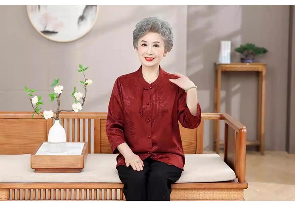 Elegant Silk Seven-Sleeve Summer Shirt for Moms: Chic Chinese Style for Middle-Aged and Elderly Women