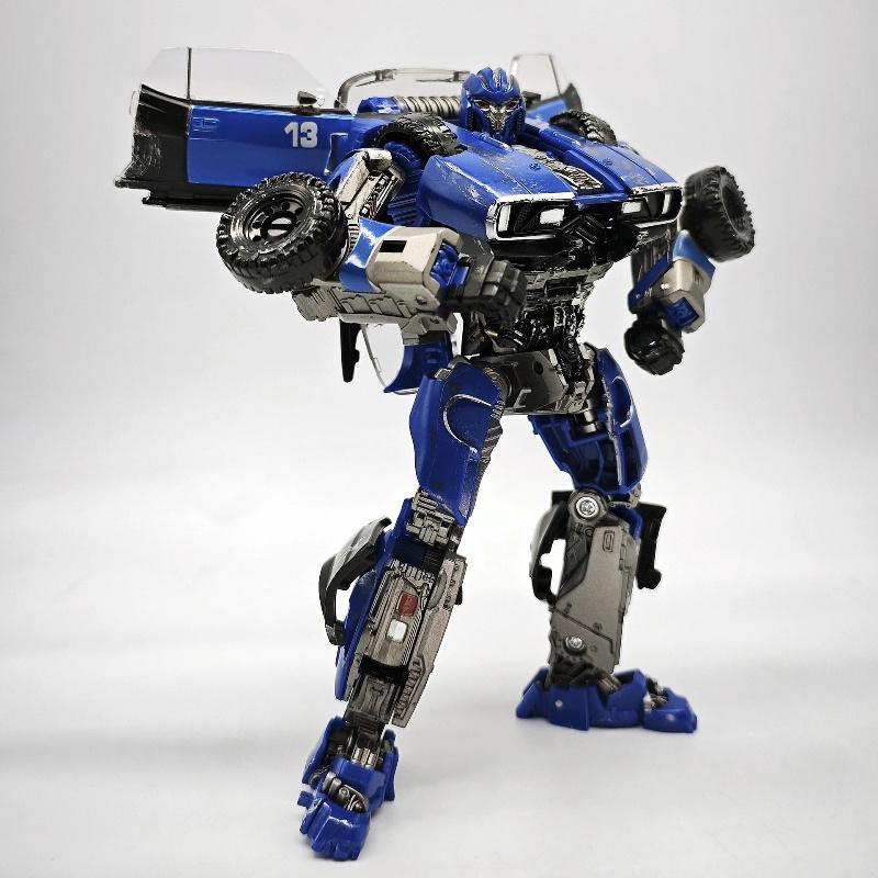 New Baiwei TW1033 Flipshot Blue Warrior Transformable Toys 2 in 1 Car to Robot plastic model Collect ornaments Boy Surprise Lovely Gift
