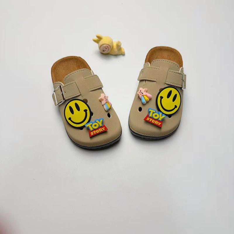Children's Cartoon Birkenstock Slippers: Cute Closed-Toe Spring Outdoor Shoes for Boys & Girls with Thick Soles.