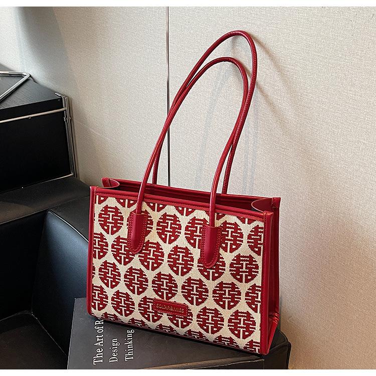 

Свадебная сумка Сумка большой вместимости Женщины обычно могут использовать красные конверты для переноски красных свадебных специальных женских сумок Свадебные сумки