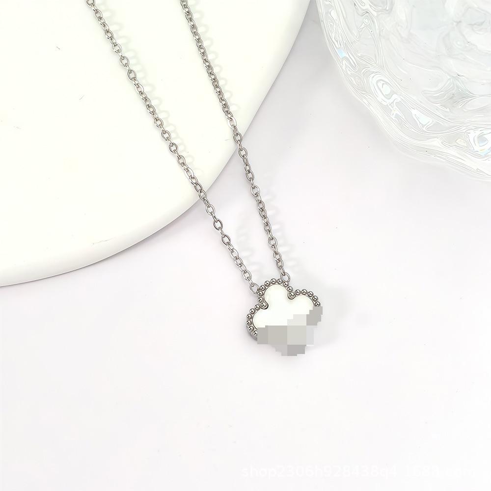 Европейско-американское титановое стальное ожерелье с четырехлистником - Не тускнеющее, Высококачественное, Модное и Простое. белый