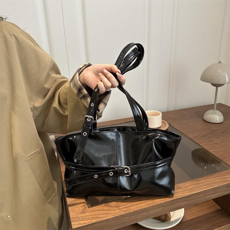 

Универсальная трендовая плиссированная ретро сумка подмышку на осень и зиму, женская, для досуга, шоппинга, поездок на работу, модная, высококлассная на плечо чёрный