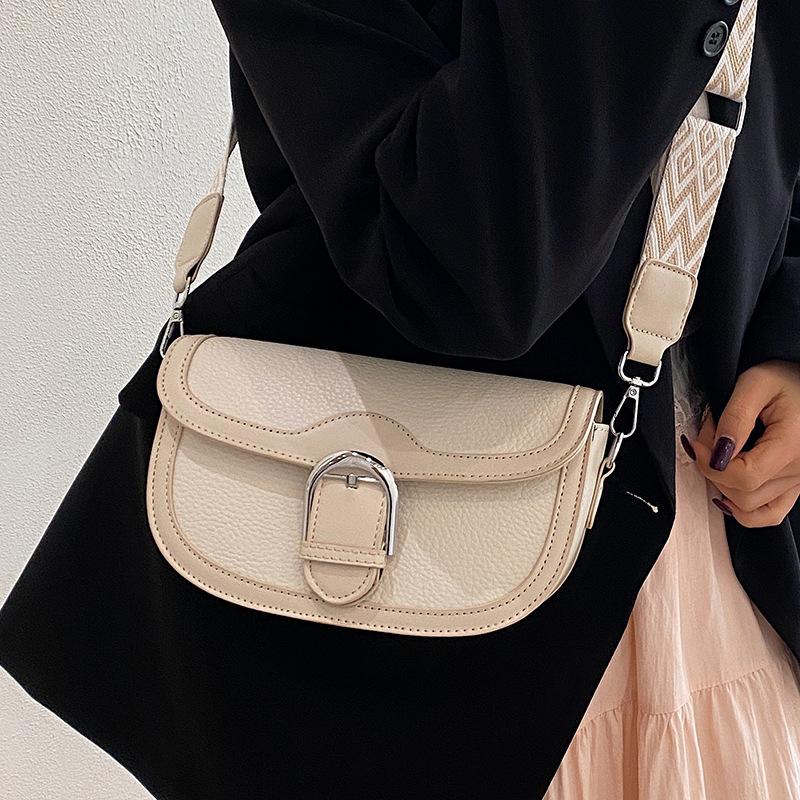 This year, it is popular, versatile, retro, high-end, saddle bags, fashionable and casual temperament, simple commuting style, messenger bags, women.