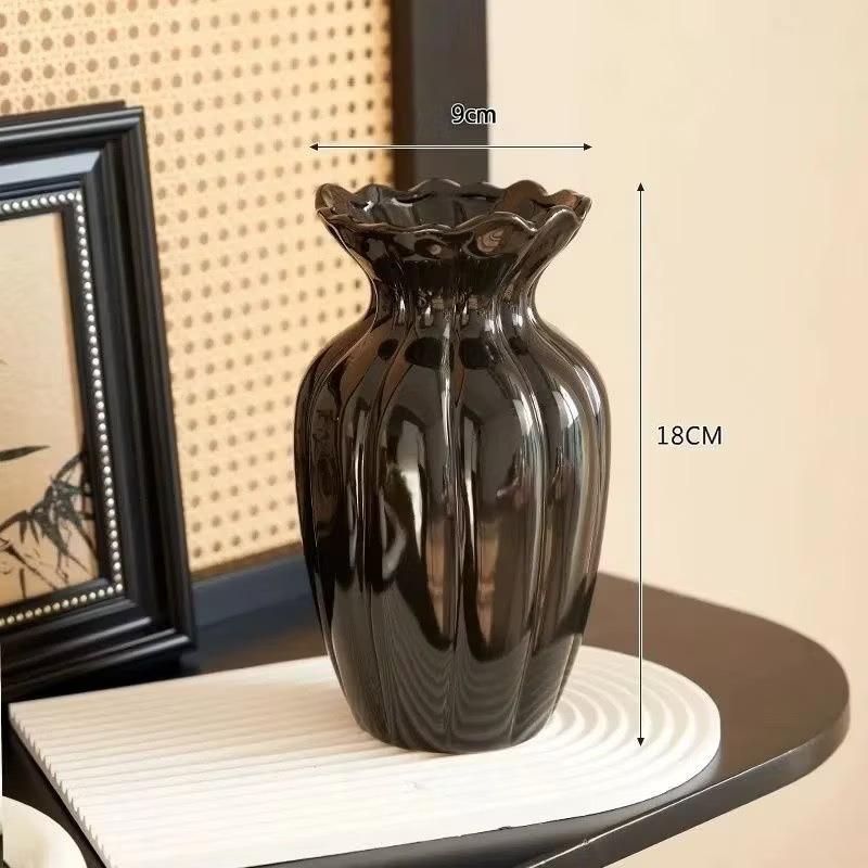 Cream Ceramic Vase Ruffled Edge Fluted Design Home Table Decor Vase For Fresh Flower Arrangement