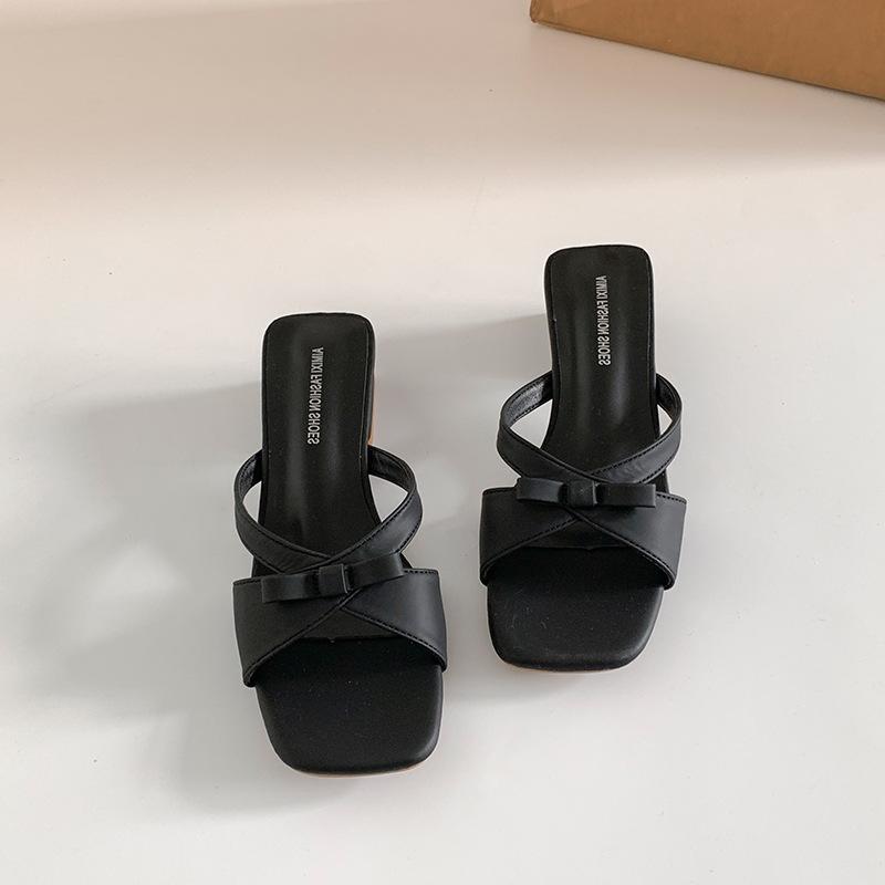 White fairy wind heightened thick heel one-word slippers women's summer wear 2025 new models with skirts French cool slippers