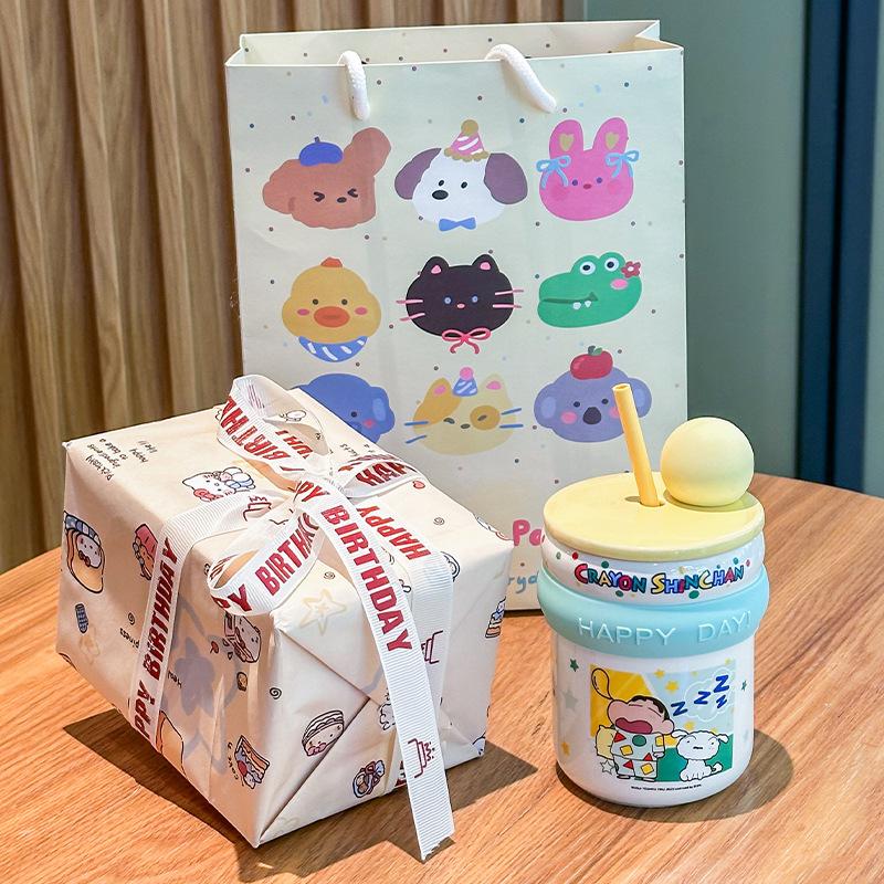 Crayon Xiaoxin Keramiktasse mit Deckel Kinder Strohbecher Niedliche Cartoon Studenten Wassertasse Geburtstagsgeschenkbox