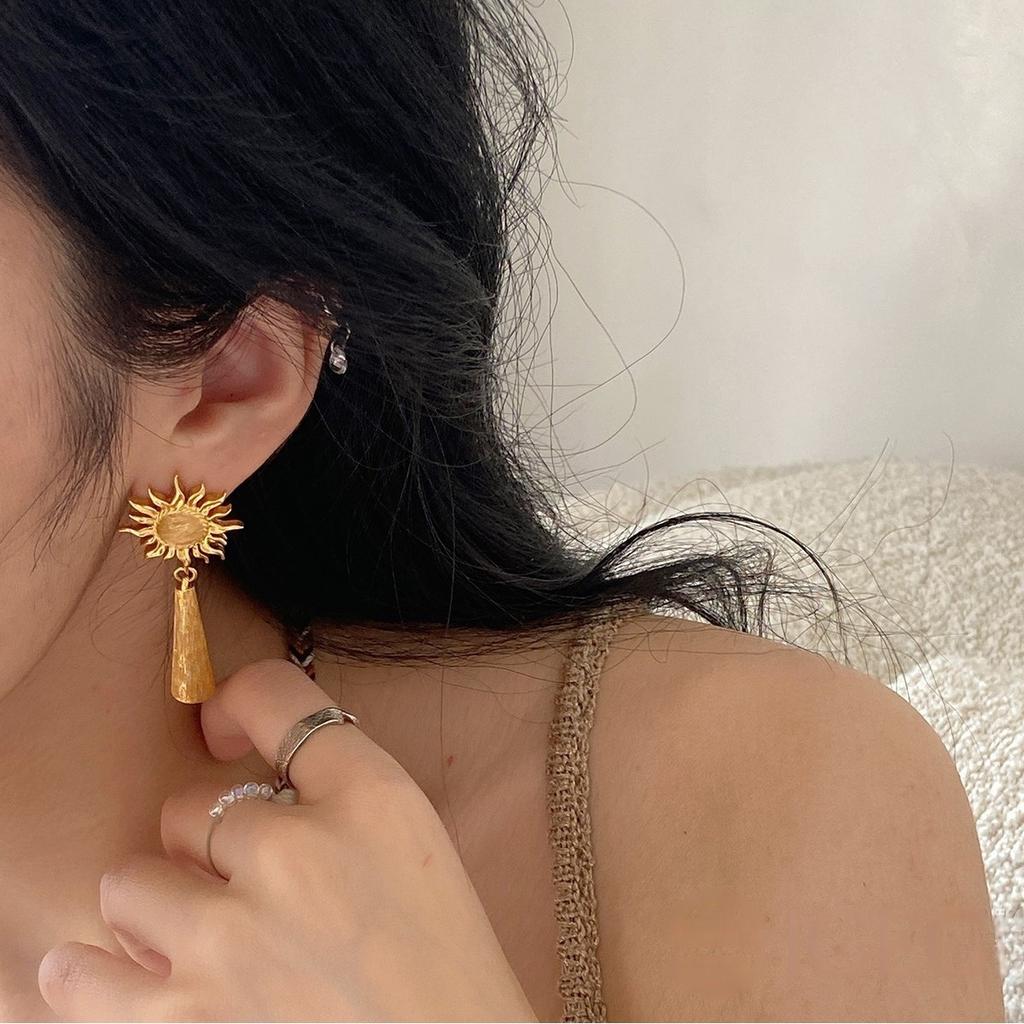 Sun Flower Pendant Earrings Retro Personality Versatile Earrings Fashion Light Luxury Premium Earrings Women