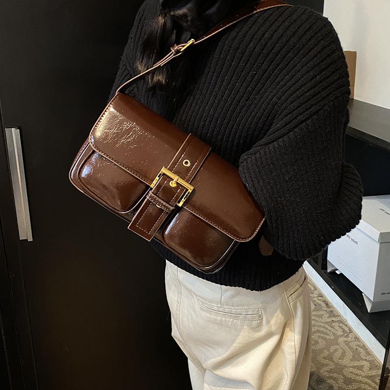 

Retro small bag women s autumn and winter versatile 2025 new fashion messenger bag women s shoulder armpit small square bag 26.5*6.5*16