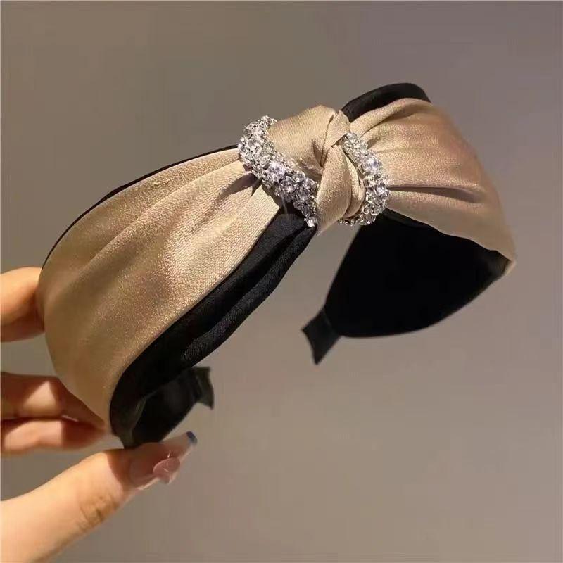 Luxury Autumn/Winter Hairband for Women - Elegant Wide-Brimmed Skull Top Clip for Hair & Face Wash.