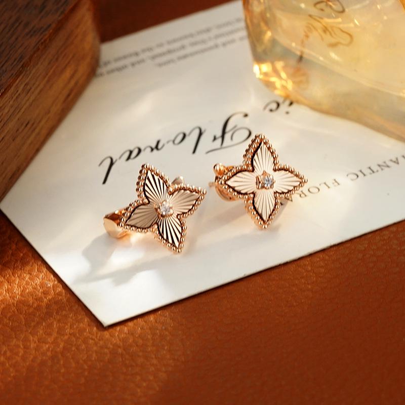 Wyrafinowane Luksusowe Kolczyki Sztyfty i Nausznice z Kwiatowym Wzorem