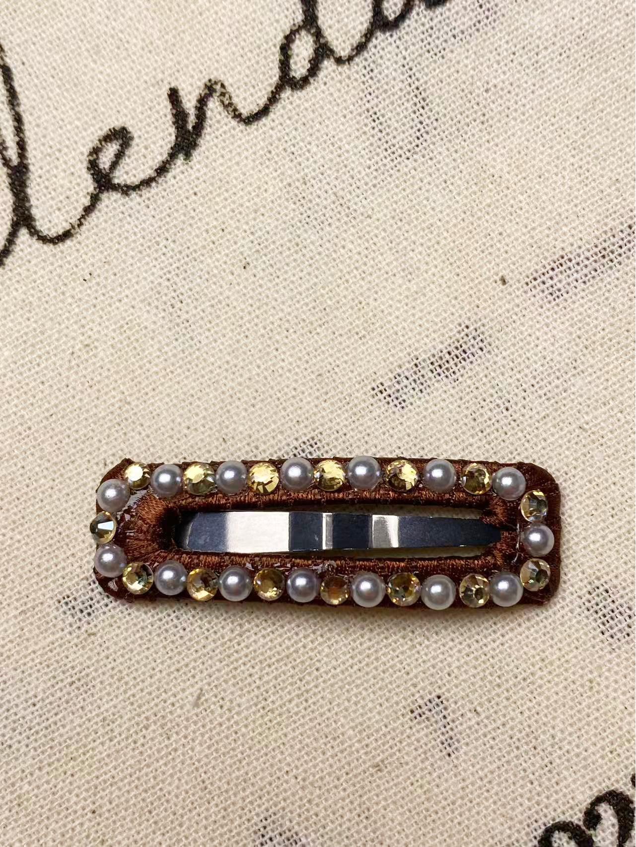 

Rhinestone Diamond Dog Nose Clip & BB Headwear - Cute Pet Accessory 4CM