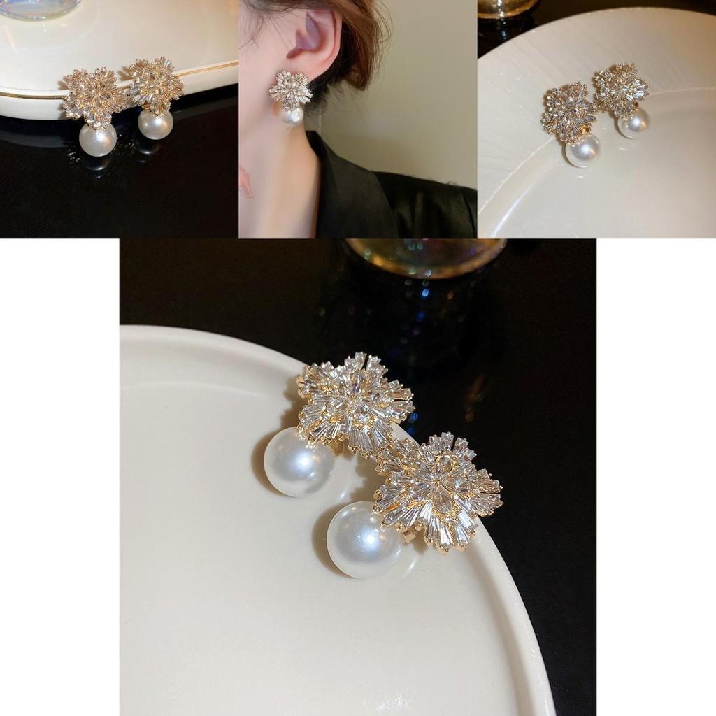 Unique And Exquisite Pearl Earrings 2023 Trendy Design Alloy Material Flower Shaped French Style Ear Pendants