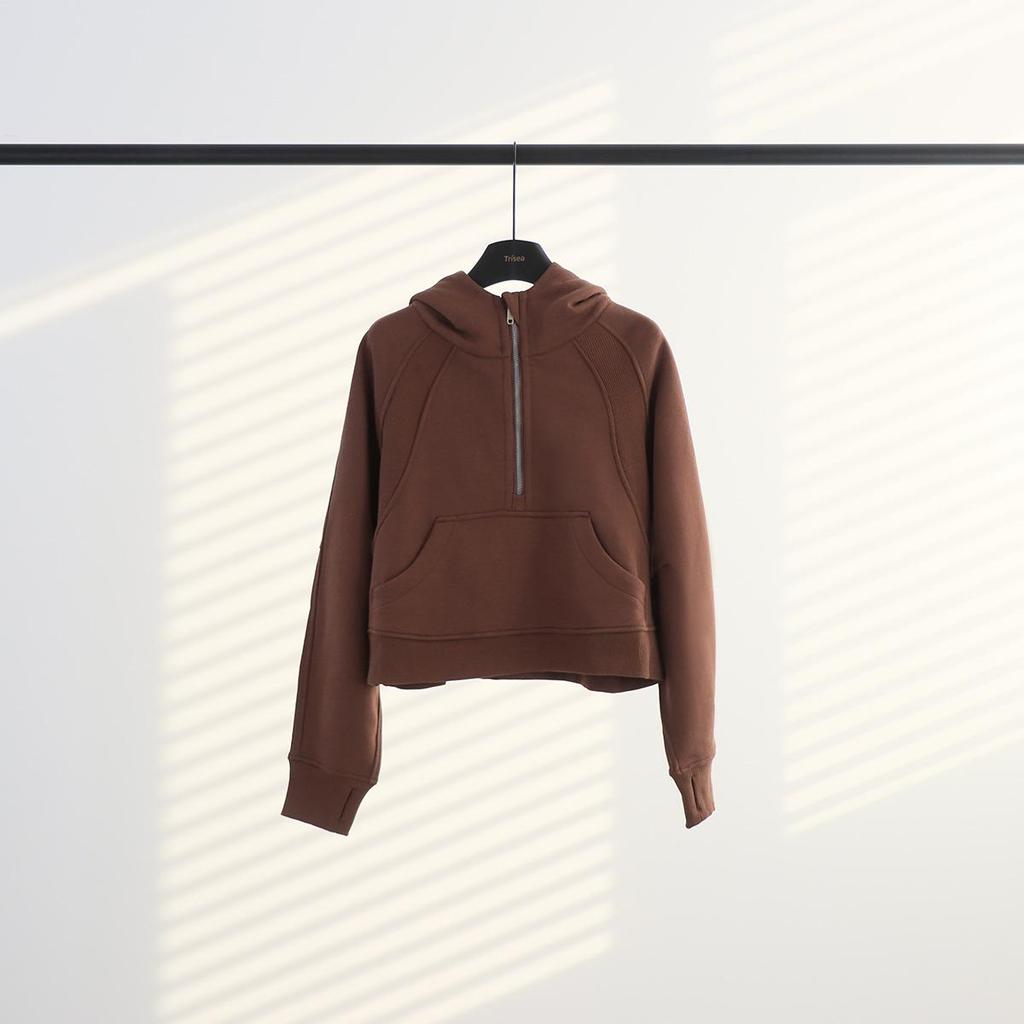 Damska bluza z kapturem i zamkiem do połowy, podszyta polarem - Przytulny top na jesień/zimę do jogi i fitnessu na świeżym powietrzu