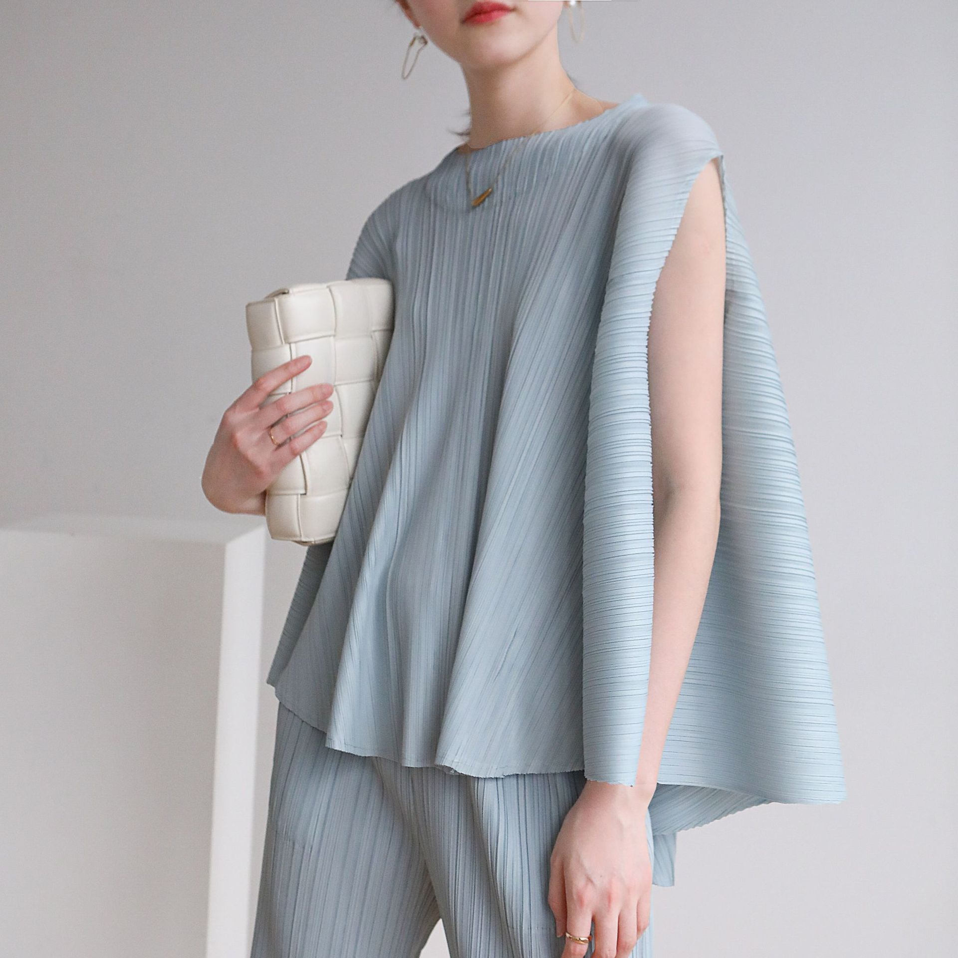 

Летняя женская свободная плиссированная футболка без рукавов, однотонная повязка на шею, пляжный стиль, свободные топы, одежда One Size