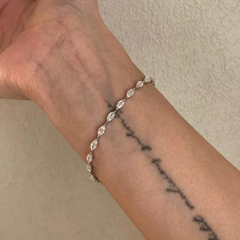 Minimally Designed Versatile Niche Bracelet