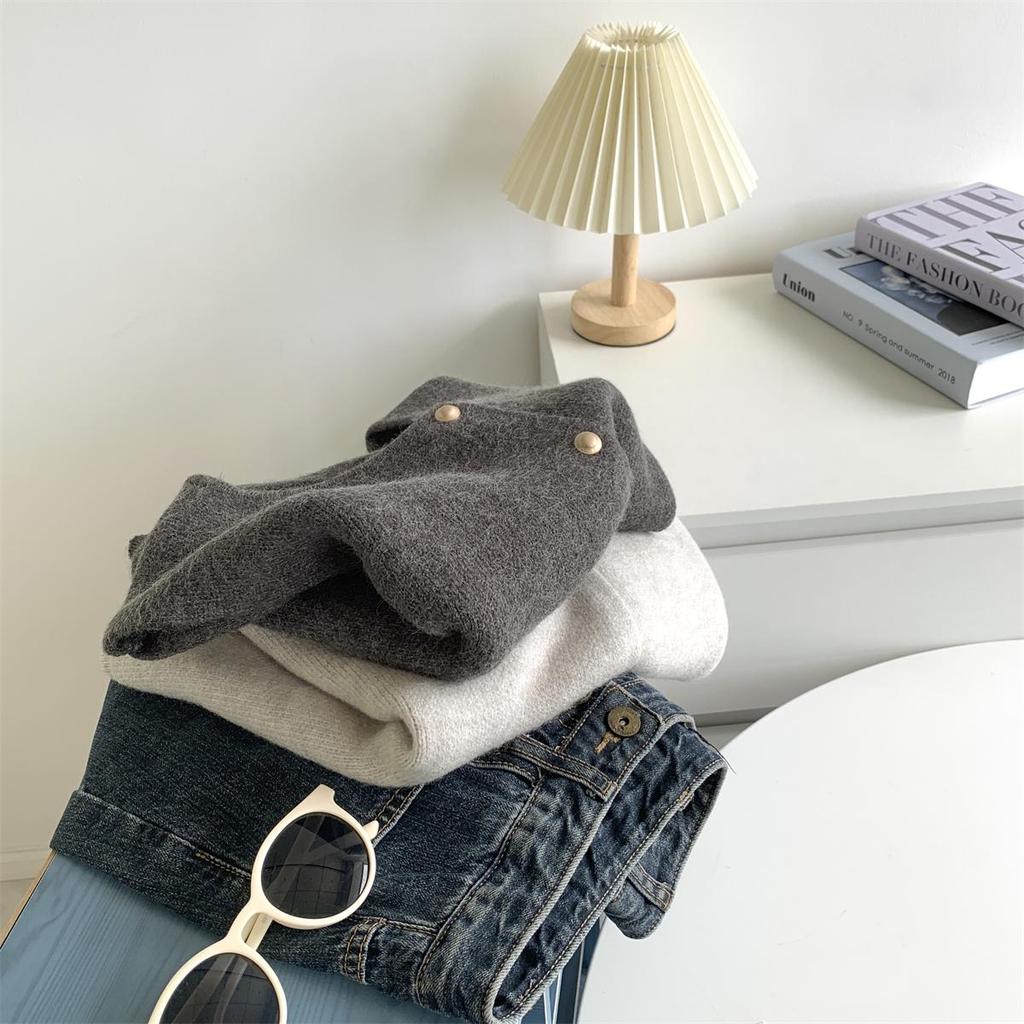 Korean-Style Slimming Knitted Vest with Gold Buttons - Women's Round Neck, Loose Sleeveless Top