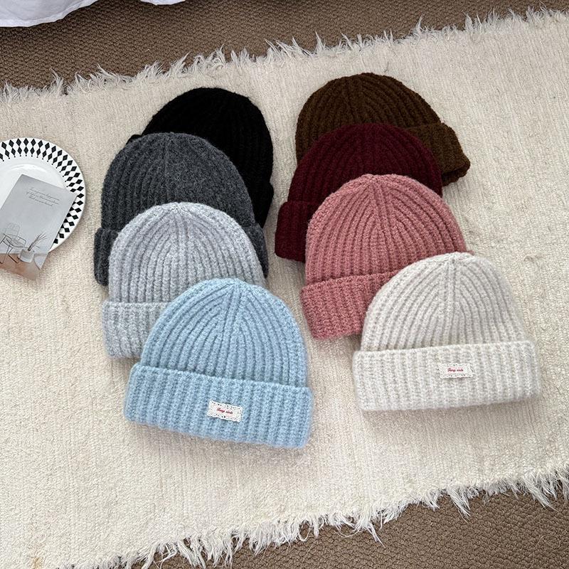 Jednobarevná pletená čepice s krajkovou ozdobou a ochranou uší - Korejský styl pro sladký, jemný vzhled