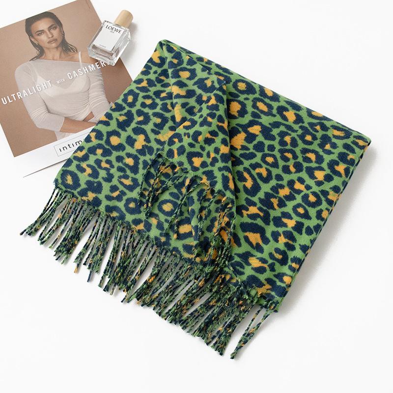 Autumn and Winter New Green Leopard Print Scarf for Women European and American Warm Versatile Neck Scarf Comfortable Imitation Cashmere Shawl